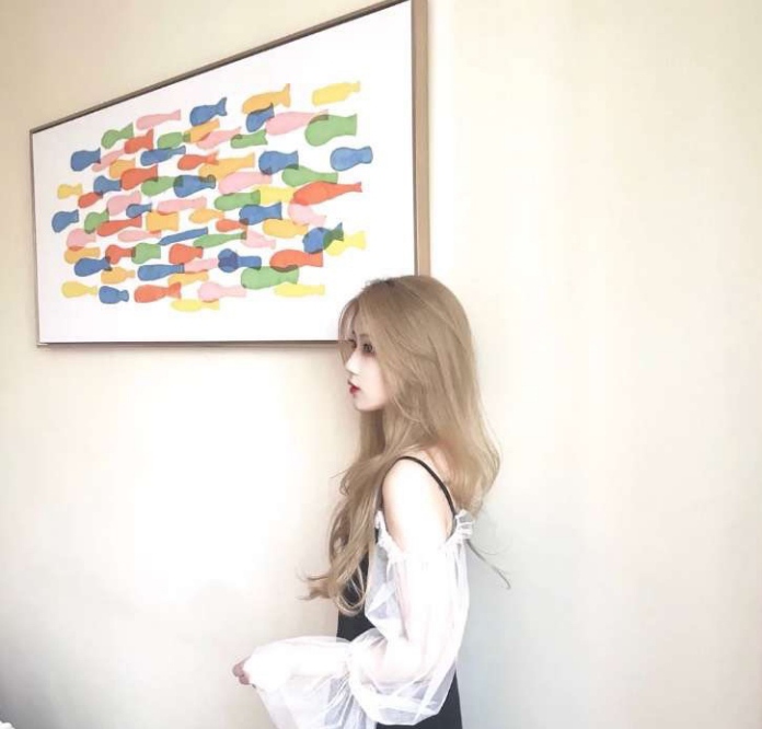 胸大臀圆的兼职学妹